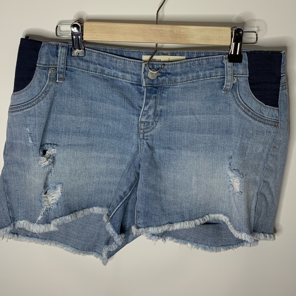 Lightwash Gap Maternity Jean Shorts 27